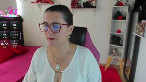 Mia  online show from 12, 9, 2025