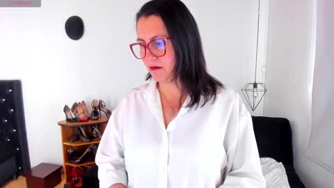 Snapshot of d_martii chatting on 26, 10, 2025 Mia online show from 26, 10, 2025