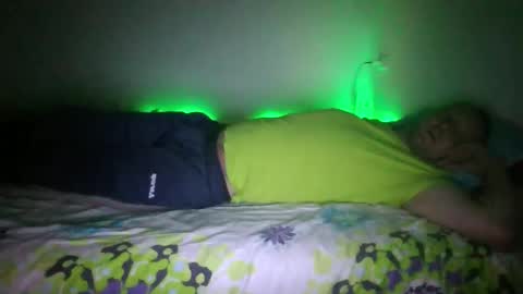 Snapshot of daddycomehome1 chatting on 15, 9, 2025 daddycomehome1 online show from 15, 9, 2025