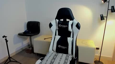 Snapshot of dafboy_ chatting on 24, 11, 2025 Allan Daf online show from 24, 11, 2025