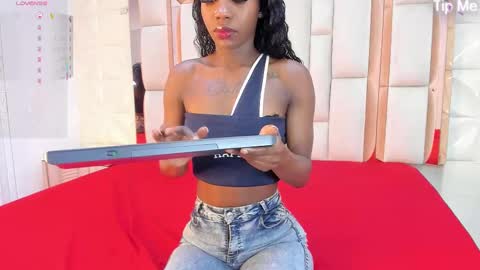 Snapshot of dafnee_adams chatting on 8, 11, 2025 Dafnee online show from 8, 11, 2025