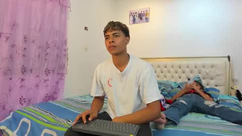 dafnezahiraa  online show from 5, 3, 2025