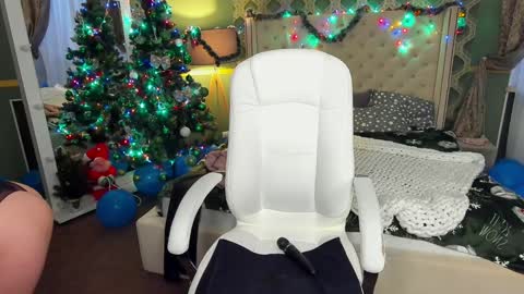 Dafni Mon online show from 1, 1, 2025