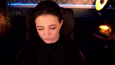 Dafni Mon online show from 7, 10, 2025