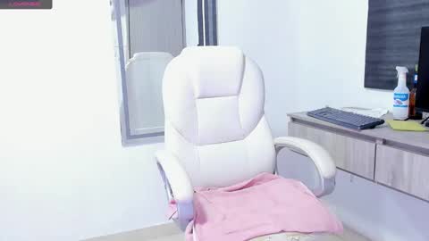 Snapshot of dahian_carter chatting on 18, 9, 2025 Dahian online show from 18, 9, 2025