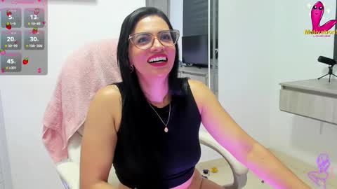 Snapshot of dahian_carter chatting on 8, 11, 2025 Dahian online show from 8, 11, 2025