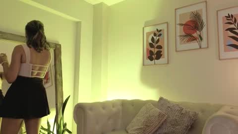 Dahiann Walcott online show from 2, 3, 2026