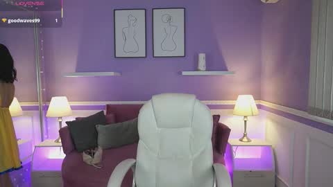 Dahlia Grey online show from 6, 10, 2025