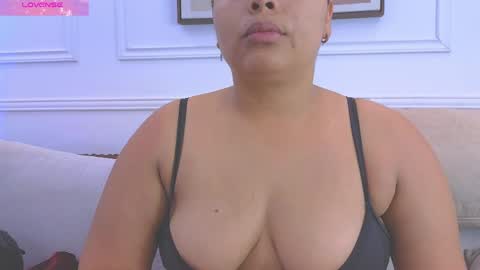 Snapshot of daisy_price chatting on 5, 4, 2026 Daisy Price online show from 5, 4, 2026