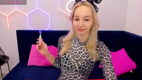 daisymellifluous online show from 23, 12, 2025