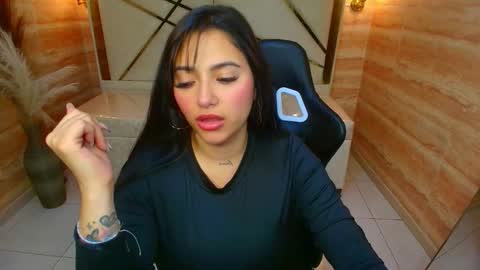 Snapshot of dakotha_v chatting on 28, 11, 2025 Dakotha online show from 28, 11, 2025