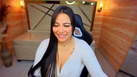 Snapshot of dakotha_v chatting on 4, 12, 2025 Dakotha online show from 4, 12, 2025