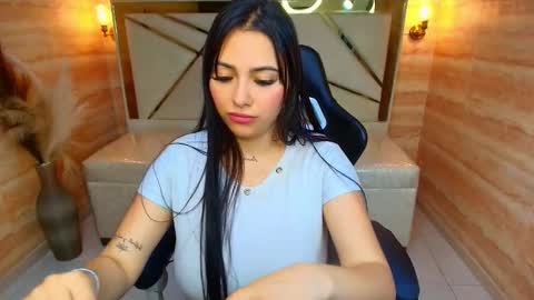 Snapshot of dakotha_v chatting on 16, 12, 2025 Dakotha online show from 16, 12, 2025