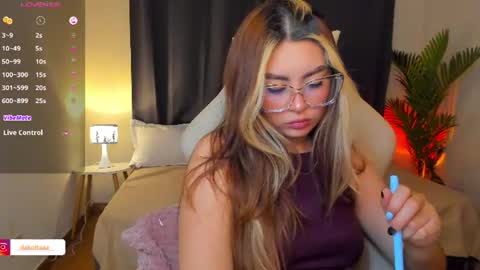 dakottaa__ online show from 8, 7, 2026
