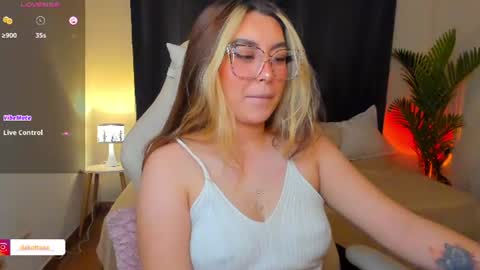 dakottaa__ online show from 15, 7, 2026