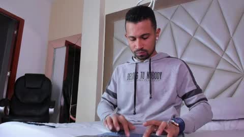 damianlux_ online show from 4, 6, 2026