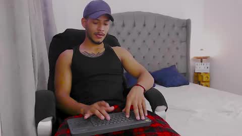 instagram damiannreed. online show from 24, 11, 2025