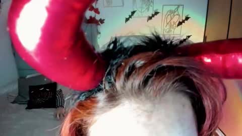 Snapshot of damn_that_booty chatting on 23, 10, 2025 Criss online show from 23, 10, 2025