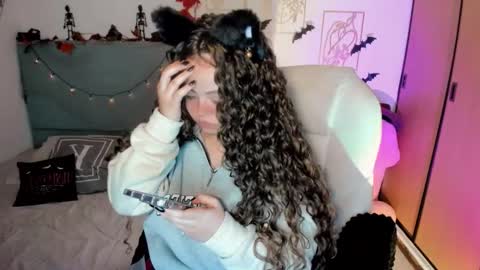 Snapshot of damn_that_booty chatting on 28, 10, 2025 Criss online show from 28, 10, 2025