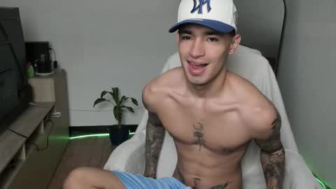 Snapshot of damon_333 chatting on 20, 12, 2025 Damon online show from 20, 12, 2025