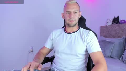 Snapshot of damon_baker0 chatting on 27, 10, 2025 Damon bakert online show from 27, 10, 2025