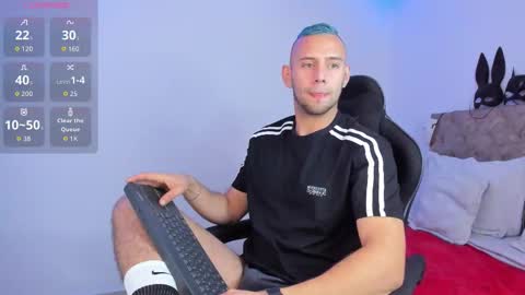 Snapshot of damon_baker0 chatting on 14, 11, 2025 Damon bakert online show from 14, 11, 2025