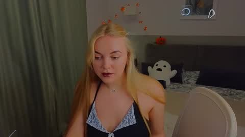 Snapshot of dana_love0 chatting on 28, 10, 2025 Dana online show from 28, 10, 2025