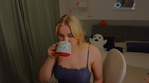 Snapshot of dana_love0 chatting on 3, 11, 2025 Dana online show from 3, 11, 2025