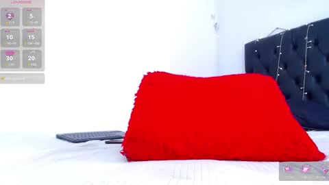 Snapshot of dana_moore_ chatting on 8, 3, 2025 danna online show from 8, 3, 2025