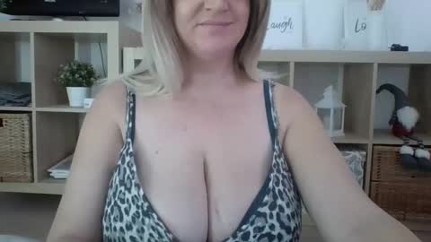 DanaHotMILF online show from 26, 2, 2025
