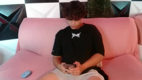 Snapshot of dani_cumboy chatting on 17, 12, 2024 dani_cumboy online show from 17, 12, 2024