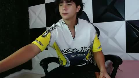 Snapshot of dani_cumboy chatting on 19, 12, 2024 dani_cumboy online show from 19, 12, 2024