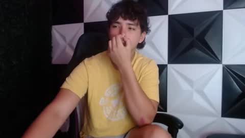 Snapshot of dani_cumboy chatting on 5, 1, 2025 dani_cumboy online show from 5, 1, 2025