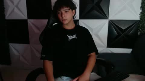 Snapshot of dani_cumboy chatting on 8, 1, 2025 dani_cumboy online show from 8, 1, 2025