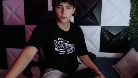 Snapshot of dani_cumboy chatting on 12, 1, 2025 dani_cumboy online show from 12, 1, 2025