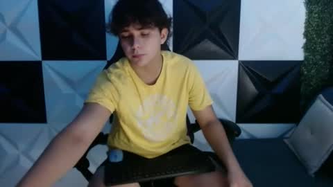 Snapshot of dani_cumboy chatting on 24, 1, 2025 dani_cumboy online show from 24, 1, 2025