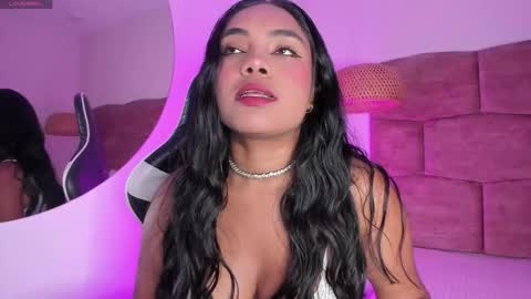 Snapshot of dani_velvet chatting on 4, 12, 2025 online show from 4, 12, 2025