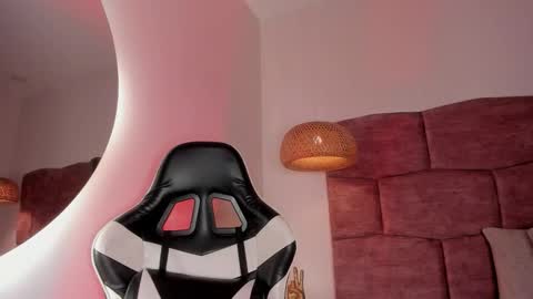 Snapshot of dani_velvet chatting on 4, 2, 2026 online show from 4, 2, 2026