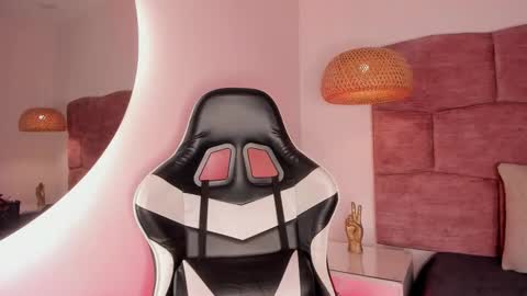 Snapshot of dani_velvet chatting on 6, 2, 2026 online show from 6, 2, 2026