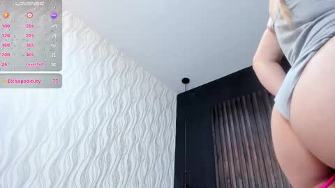 Snapshot of dania_moore_ chatting on 28, 2, 2025 JANE online show from 28, 2, 2025