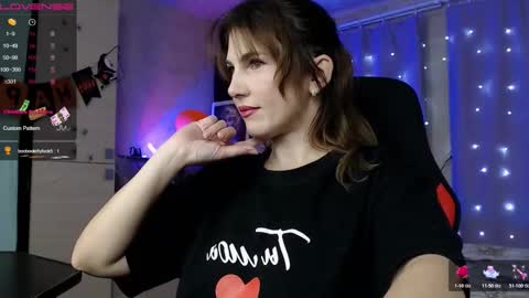 Daniela Cooper online show from 9, 11, 2025