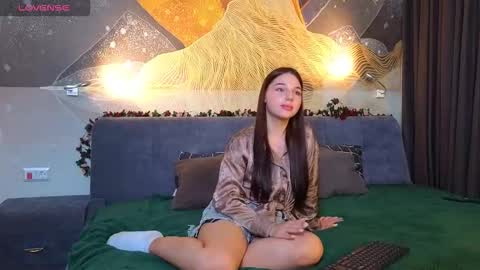 Snapshot of danielacrystal chatting on 7, 11, 2025 Hi my name is Daniela Im new here but I really like to chat online show from 7, 11, 2025