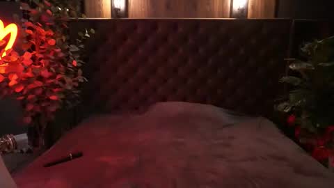 danielareign online show from 28, 3, 2026