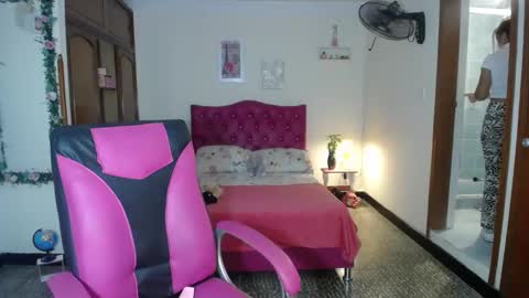 Snapshot of danielle_rose_ chatting on 1, 12, 2024 Angie online show from 1, 12, 2024