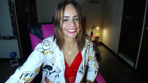 Snapshot of danielle_rose_ chatting on 8, 1, 2025 Angie online show from 8, 1, 2025