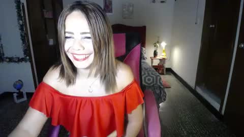 Snapshot of danielle_rose_ chatting on 5, 3, 2025 Angie online show from 5, 3, 2025