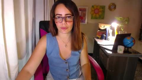 Snapshot of danielle_rose_ chatting on 5, 6, 2026 Angie online show from 5, 6, 2026