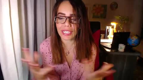 Snapshot of danielle_rose_ chatting on 6, 6, 2026 Angie online show from 6, 6, 2026