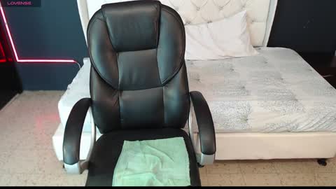 Snapshot of danielle_smithh chatting on 8, 1, 2025 Danielle Smith online show from 8, 1, 2025