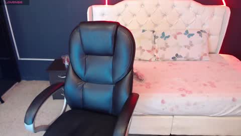 Snapshot of danielle_smithh chatting on 6, 2, 2025 Danielle Smith online show from 6, 2, 2025